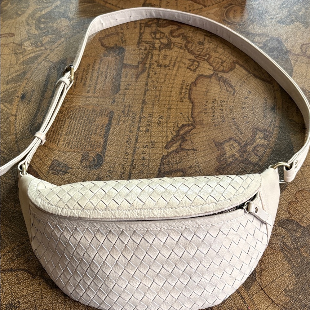 Mandrn Leather Sling Bag